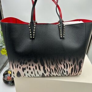 Women’s Christian Louboutin large Cabata cheetah print tote bag made in Italy.